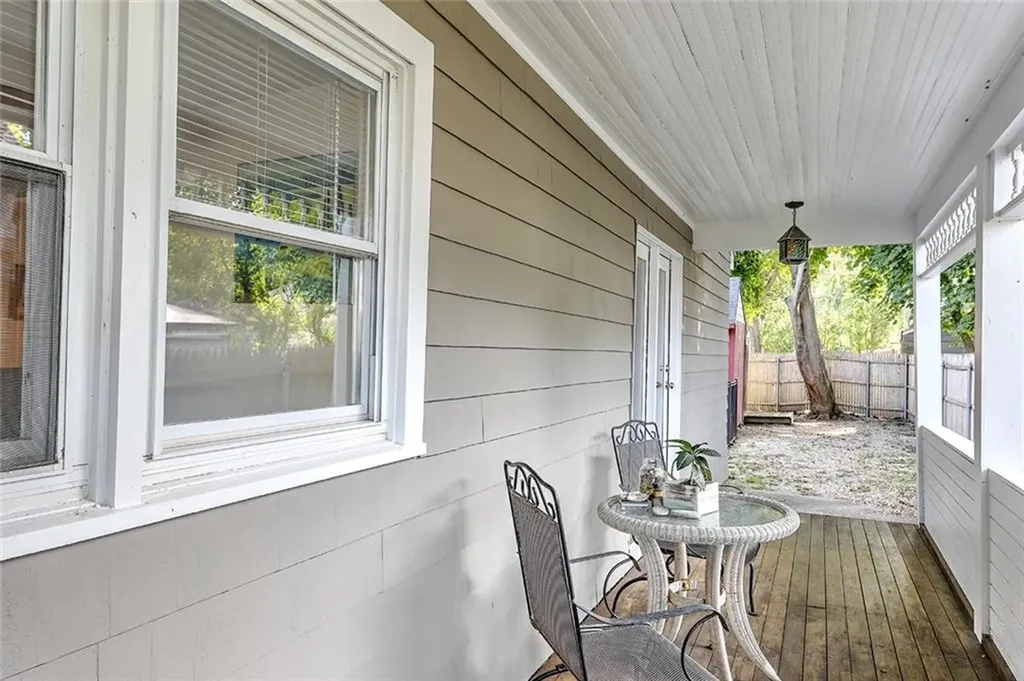 141 Shawomet Avenue Warwick RI 02889