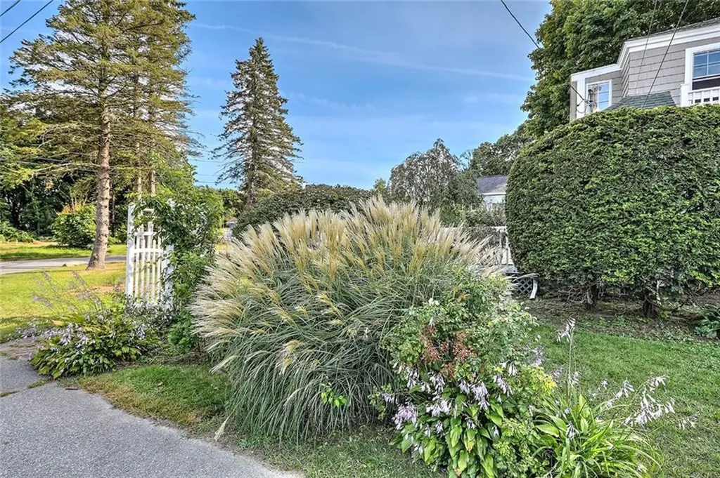 141 Shawomet Avenue Warwick RI 02889