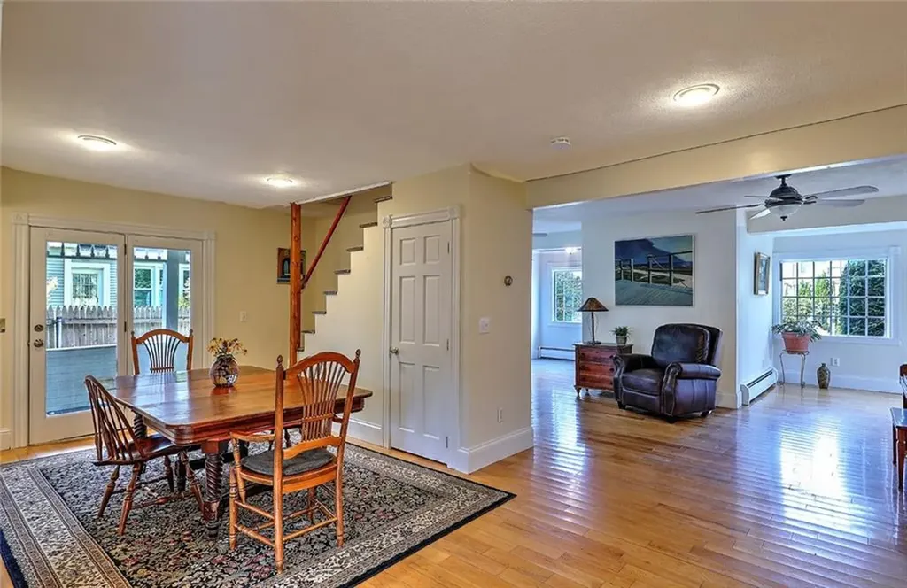 141 Shawomet Avenue Warwick RI 02889