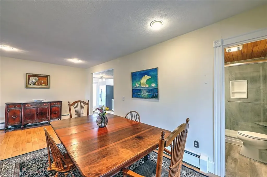 141 Shawomet Avenue Warwick RI 02889