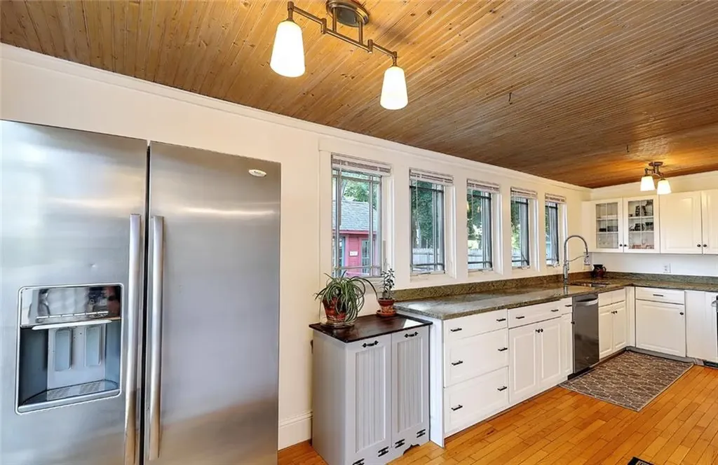 141 Shawomet Avenue Warwick RI 02889