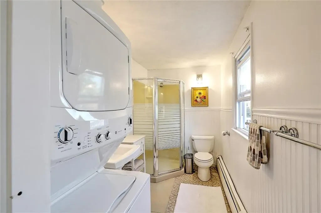 141 Shawomet Avenue Warwick RI 02889