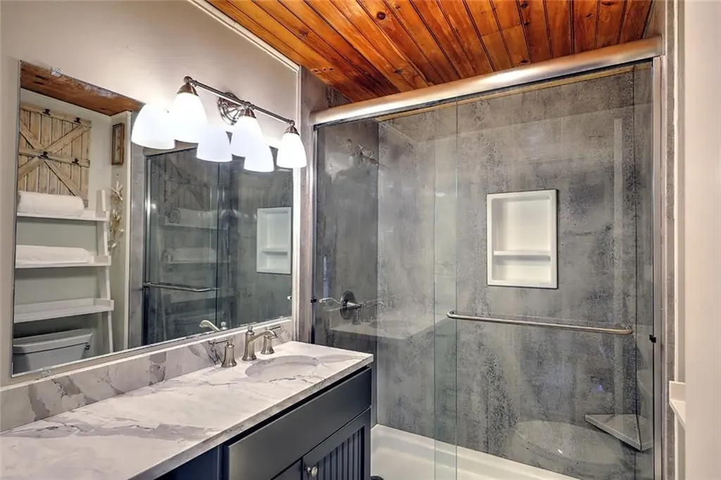 141 Shawomet Avenue Warwick RI 02889