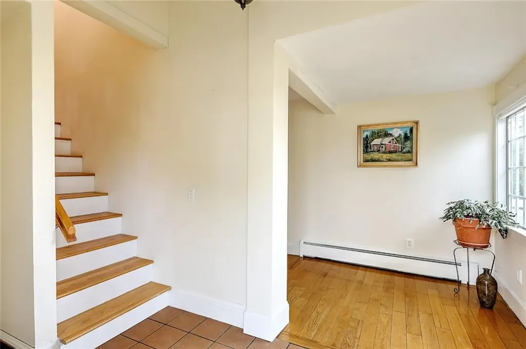 141 Shawomet Avenue Warwick RI 02889