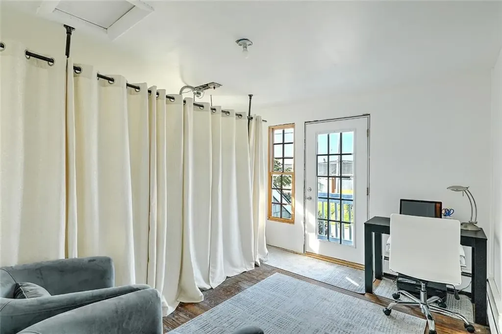 141 Shawomet Avenue Warwick RI 02889