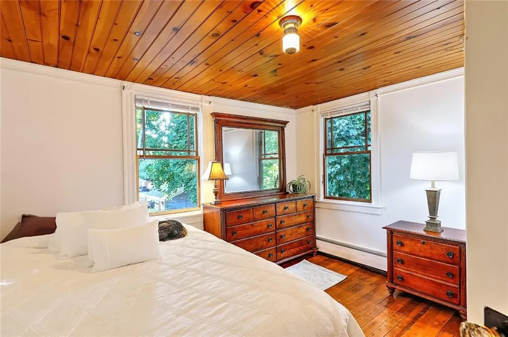 141 Shawomet Avenue Warwick RI 02889