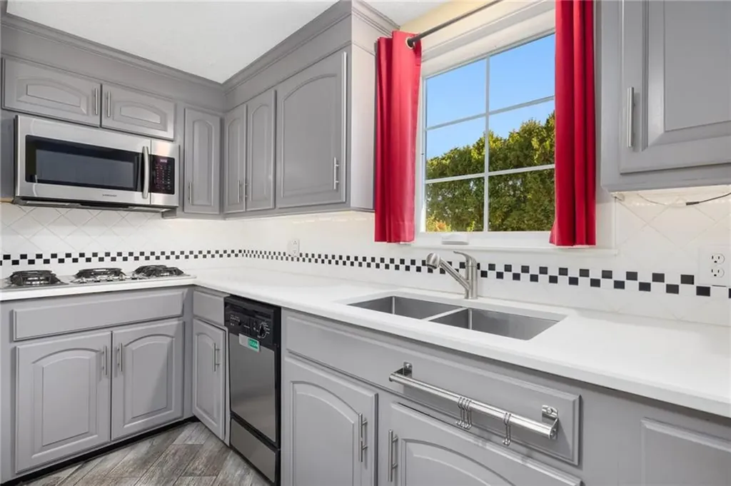 12 Drake Road Warwick RI 02888
