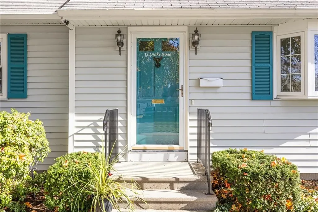 12 Drake Road Warwick RI 02888