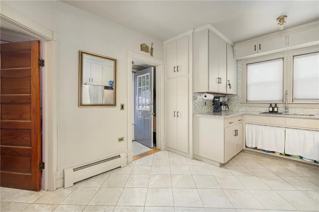 471 Oaklawn Avenue Cranston RI 02920