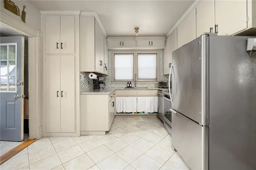 471 Oaklawn Avenue Cranston RI 02920