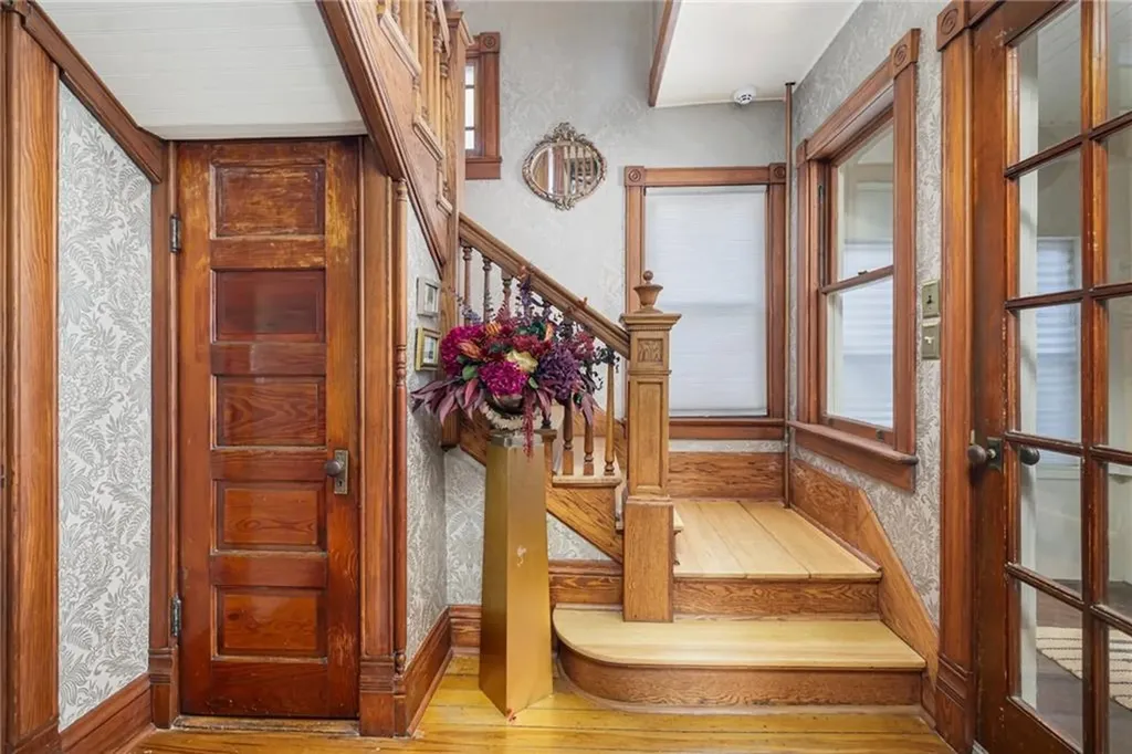 471 Oaklawn Avenue Cranston RI 02920