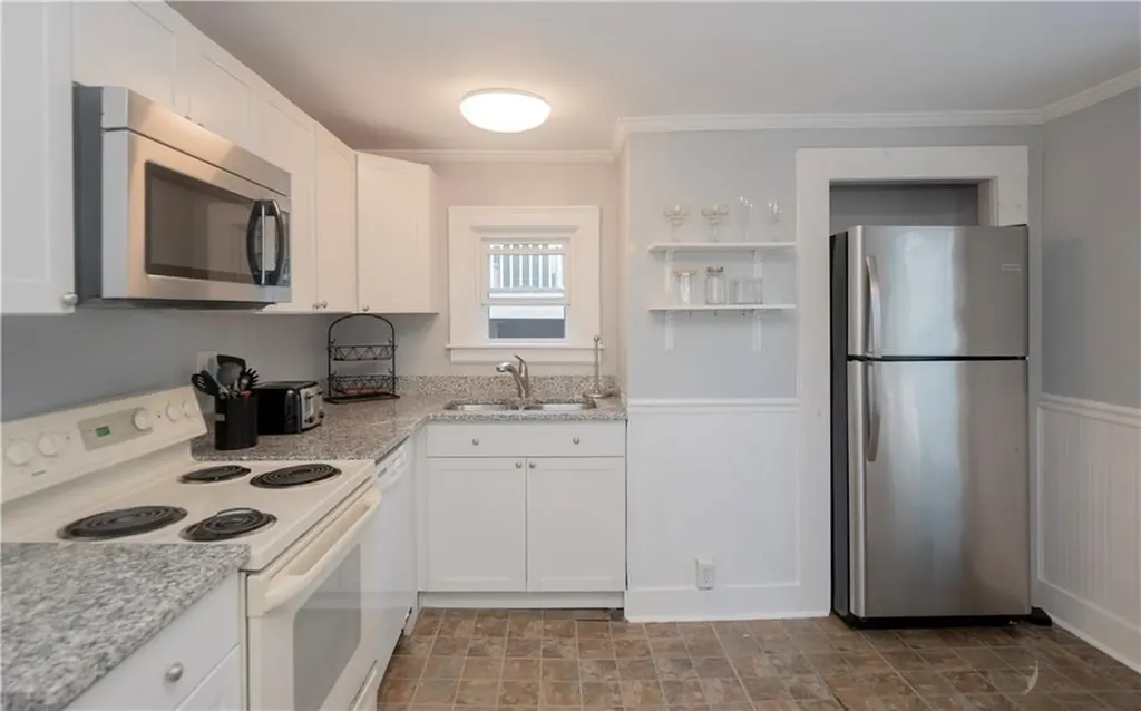 11 Young Street Newport RI 02840