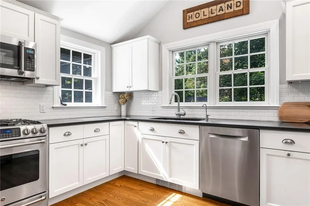 35 Anchorage Way Barrington RI 02806