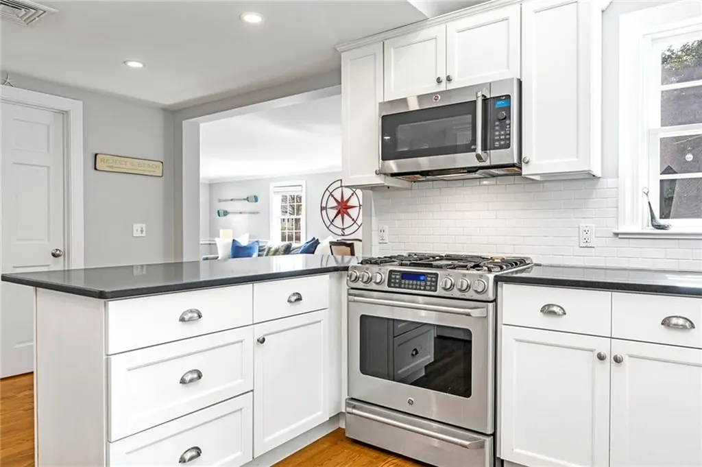 35 Anchorage Way Barrington RI 02806