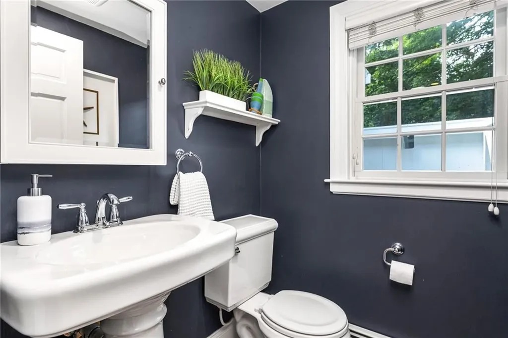 35 Anchorage Way Barrington RI 02806