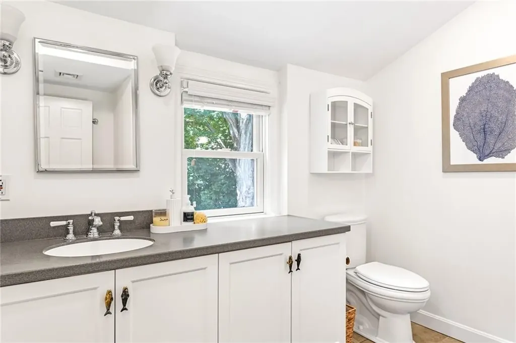 35 Anchorage Way Barrington RI 02806