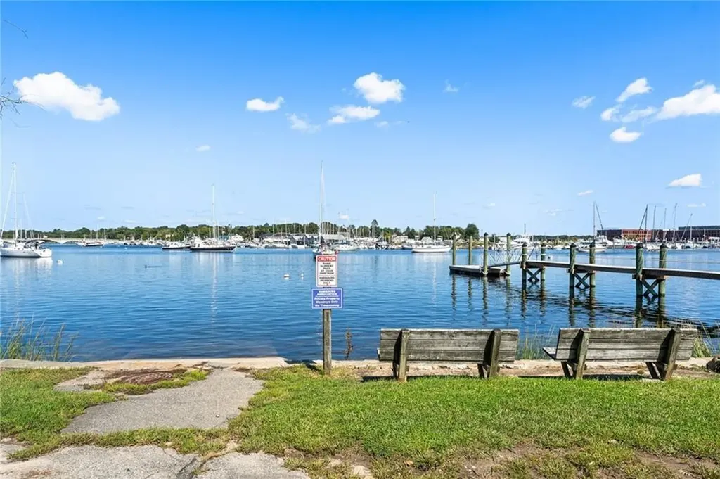 35 Anchorage Way Barrington RI 02806