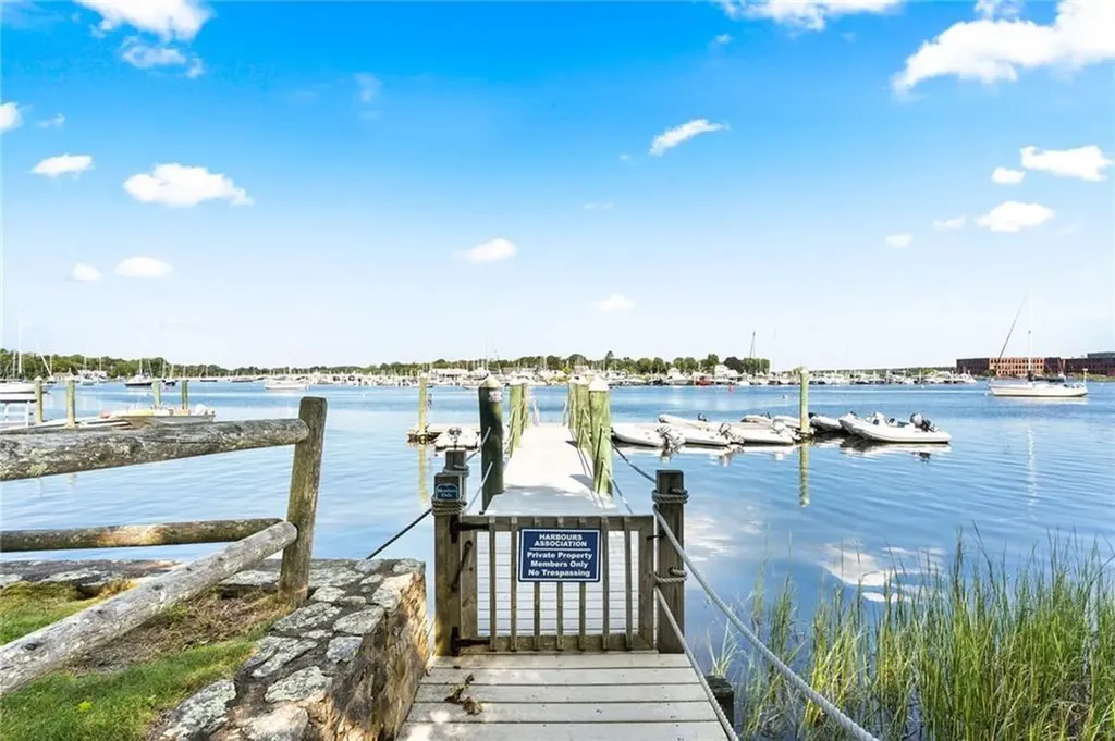 35 Anchorage Way Barrington RI 02806