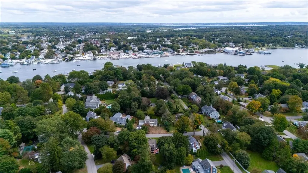 35 Anchorage Way Barrington RI 02806