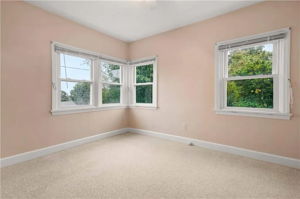 37 Ash Street Portsmouth RI 02871