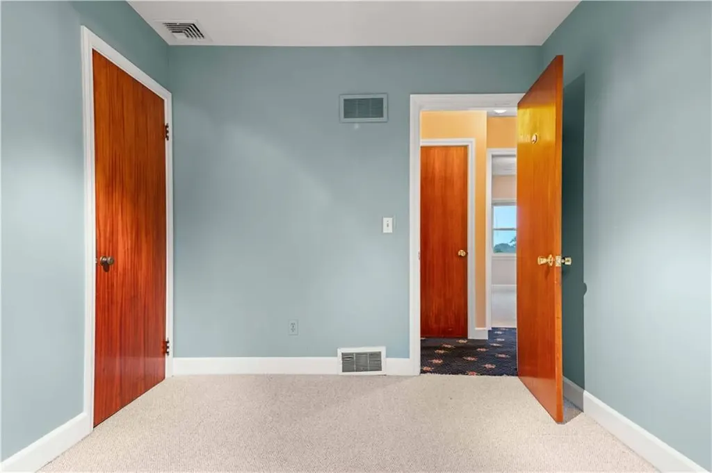 37 Ash Street Portsmouth RI 02871