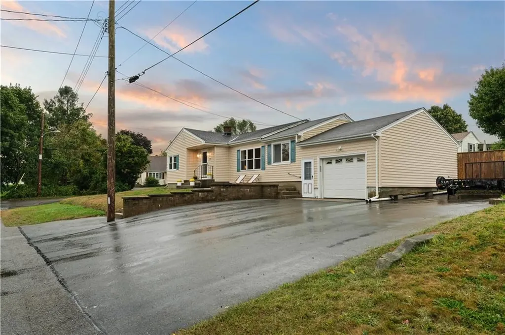37 Ash Street Portsmouth RI 02871