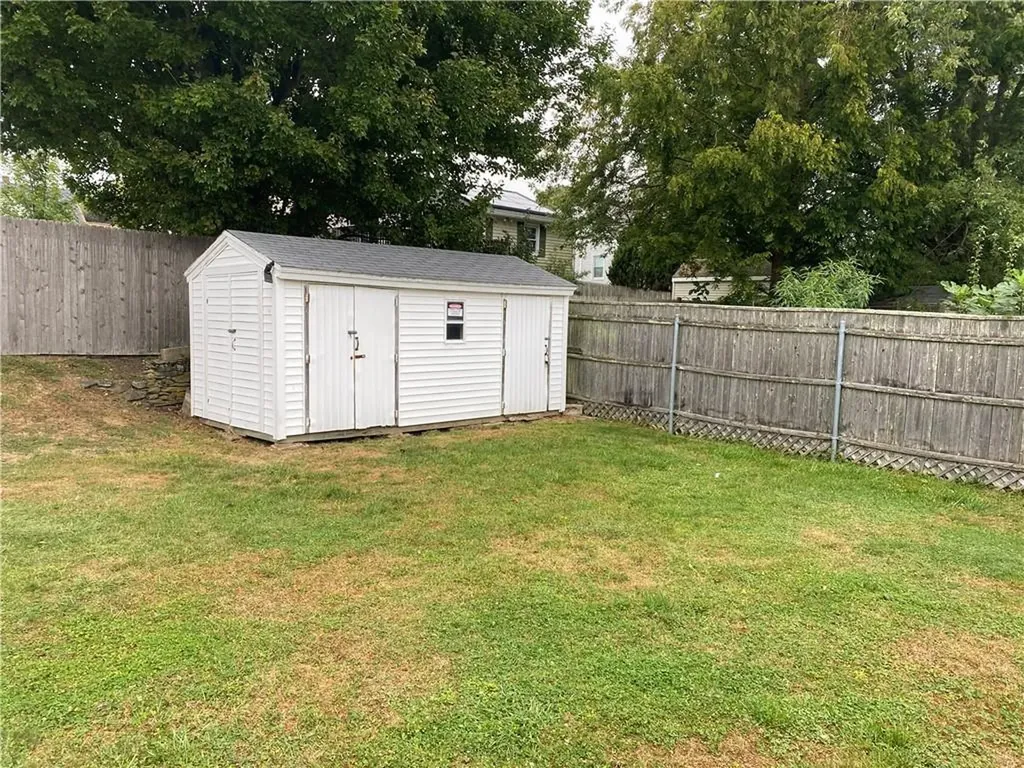 37 Ash Street Portsmouth RI 02871