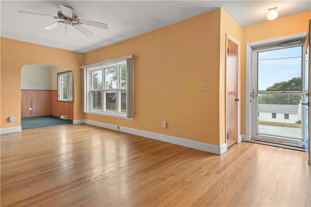 37 Ash Street Portsmouth RI 02871