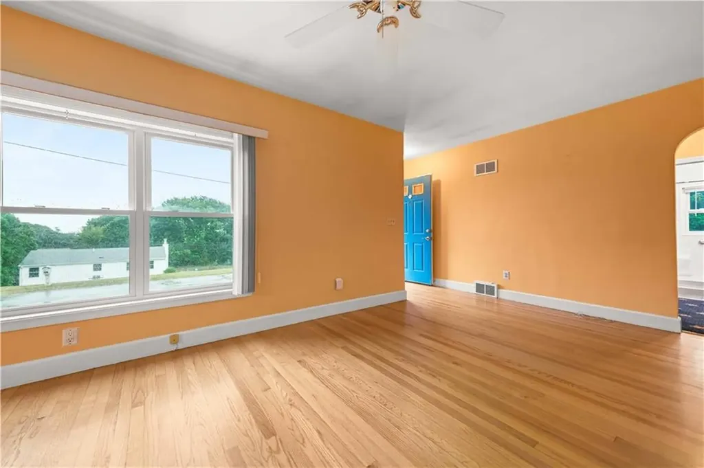37 Ash Street Portsmouth RI 02871