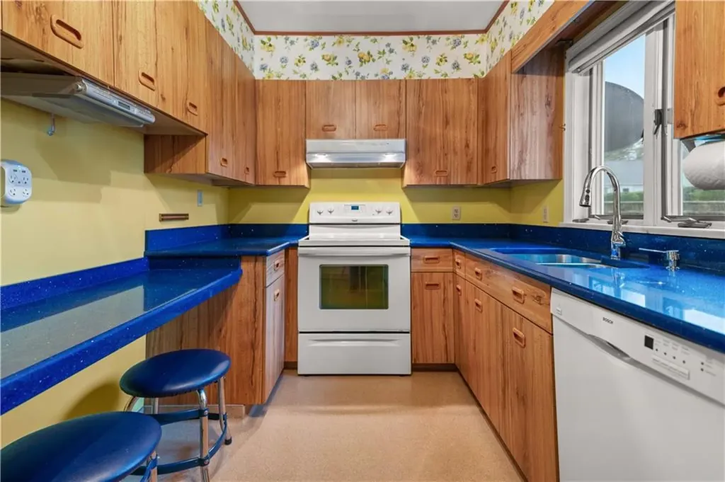 37 Ash Street Portsmouth RI 02871