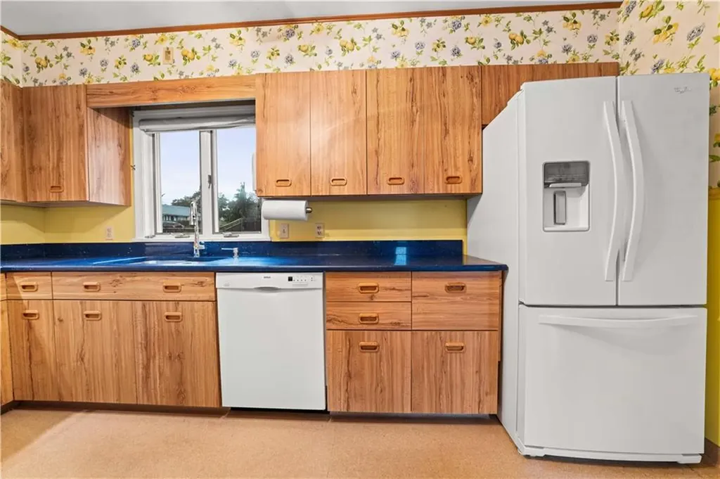 37 Ash Street Portsmouth RI 02871