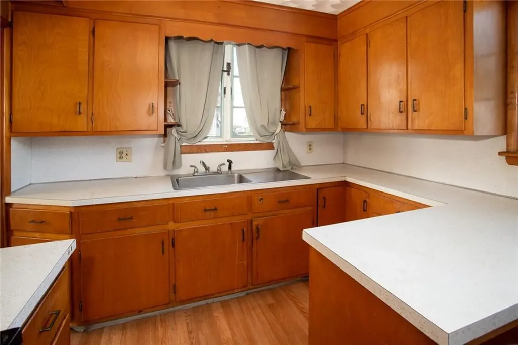 61 Haskins Avenue Tiverton RI 02878