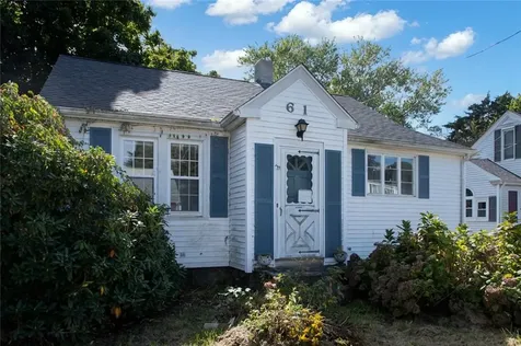 61 Haskins Avenue Tiverton RI 02878