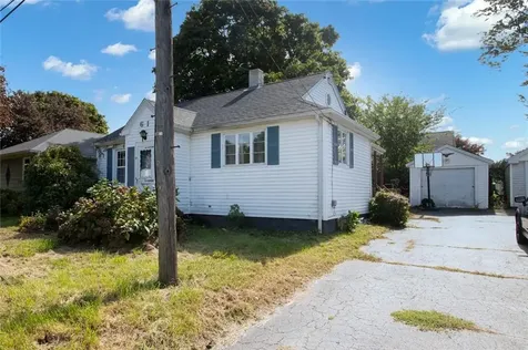 61 Haskins Avenue Tiverton RI 02878