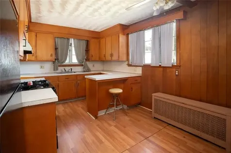 61 Haskins Avenue Tiverton RI 02878