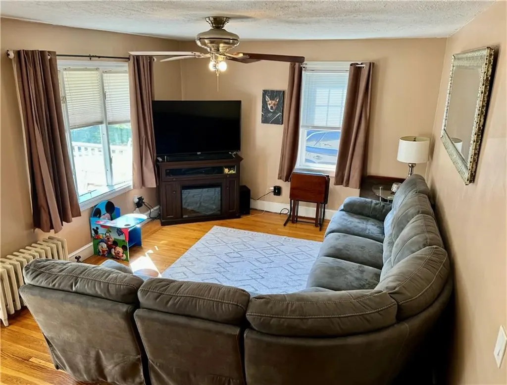 37 Invernia Road Cranston RI 02920