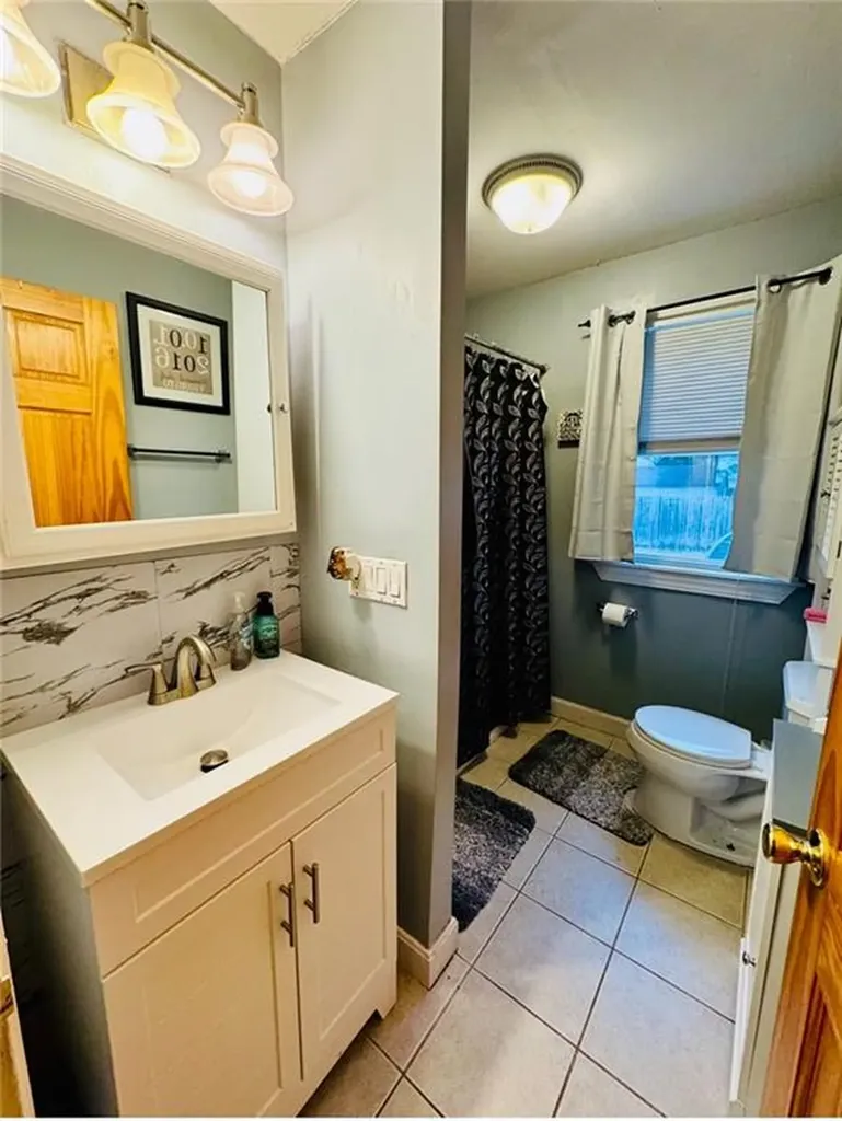 37 Invernia Road Cranston RI 02920