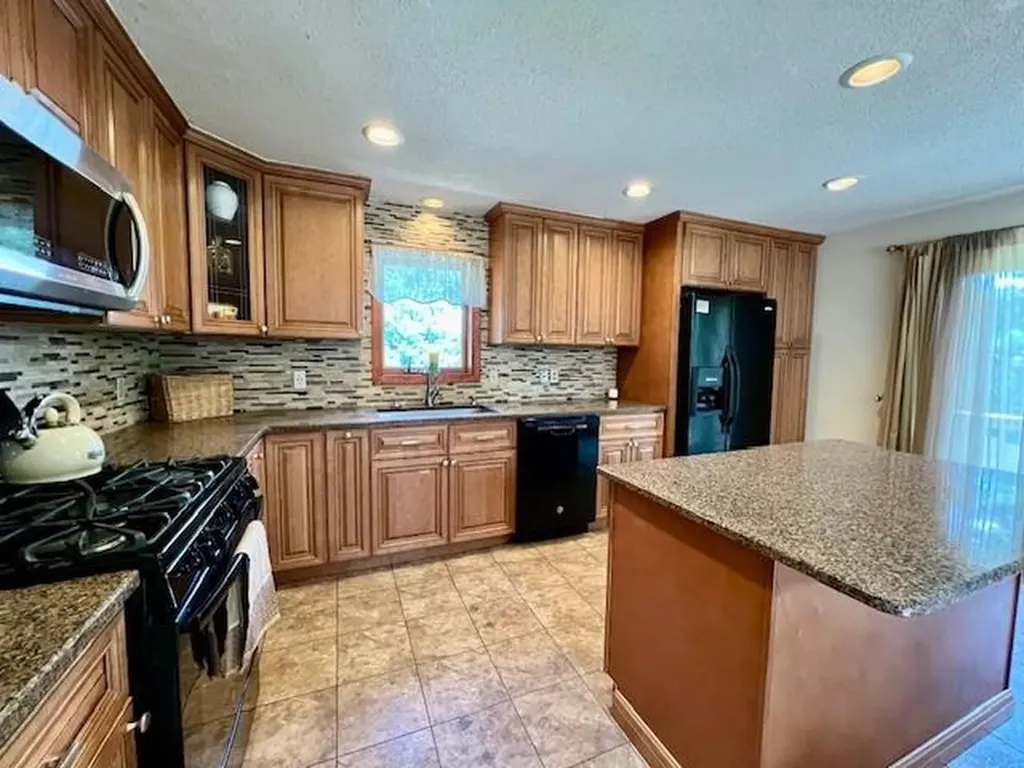 15 Eastgate Drive Coventry RI 02816