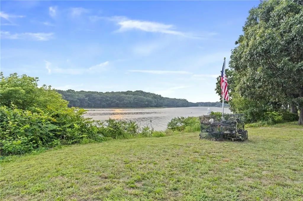233 Coburn Street Warwick RI 02889