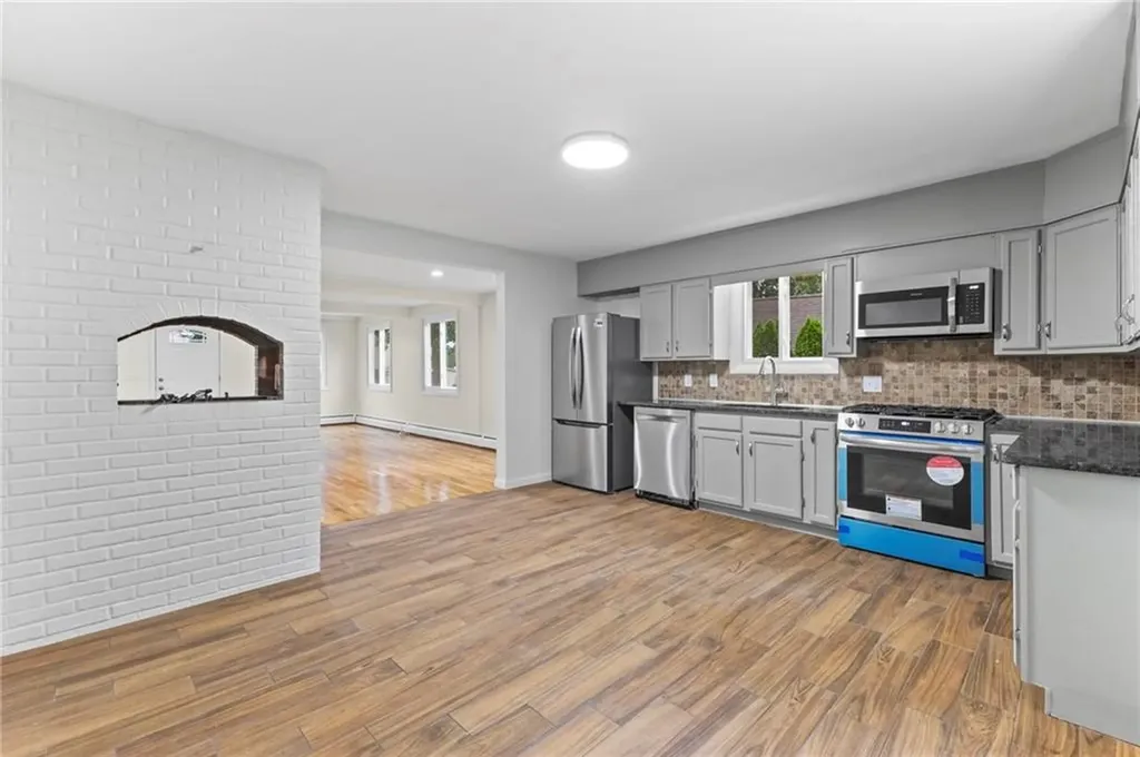 233 Coburn Street Warwick RI 02889