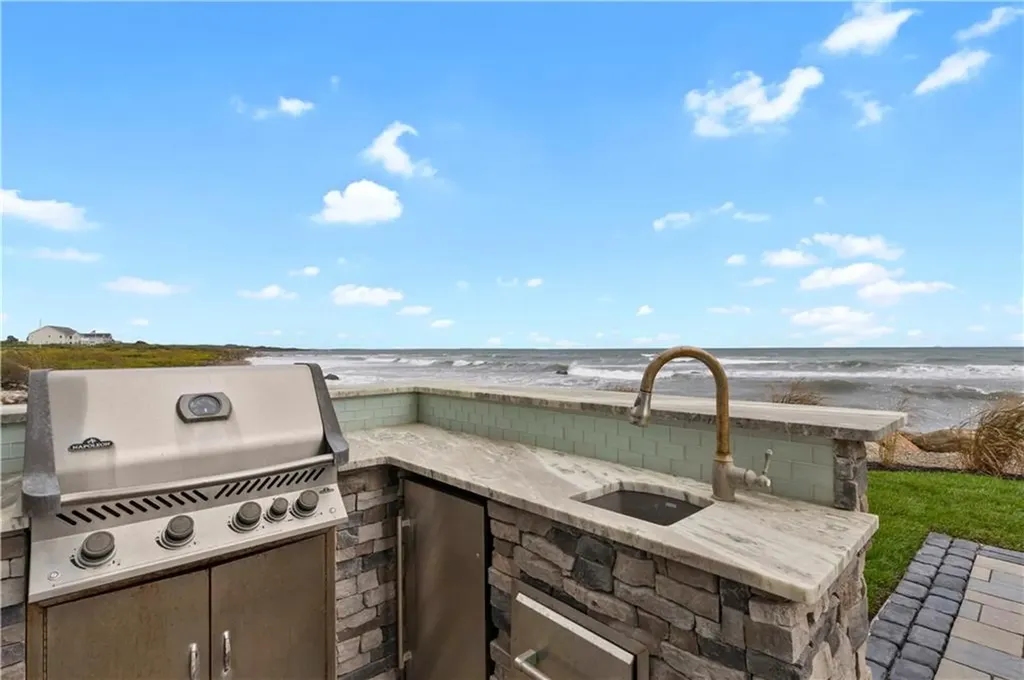 49 Major Arnold Road Narragansett RI 02882