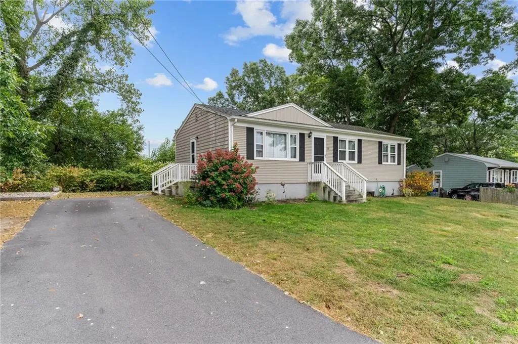 130 Pinnery Avenue Warwick RI 02886