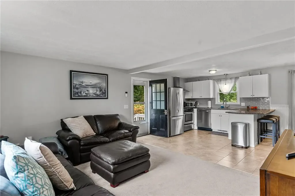 130 Pinnery Avenue Warwick RI 02886