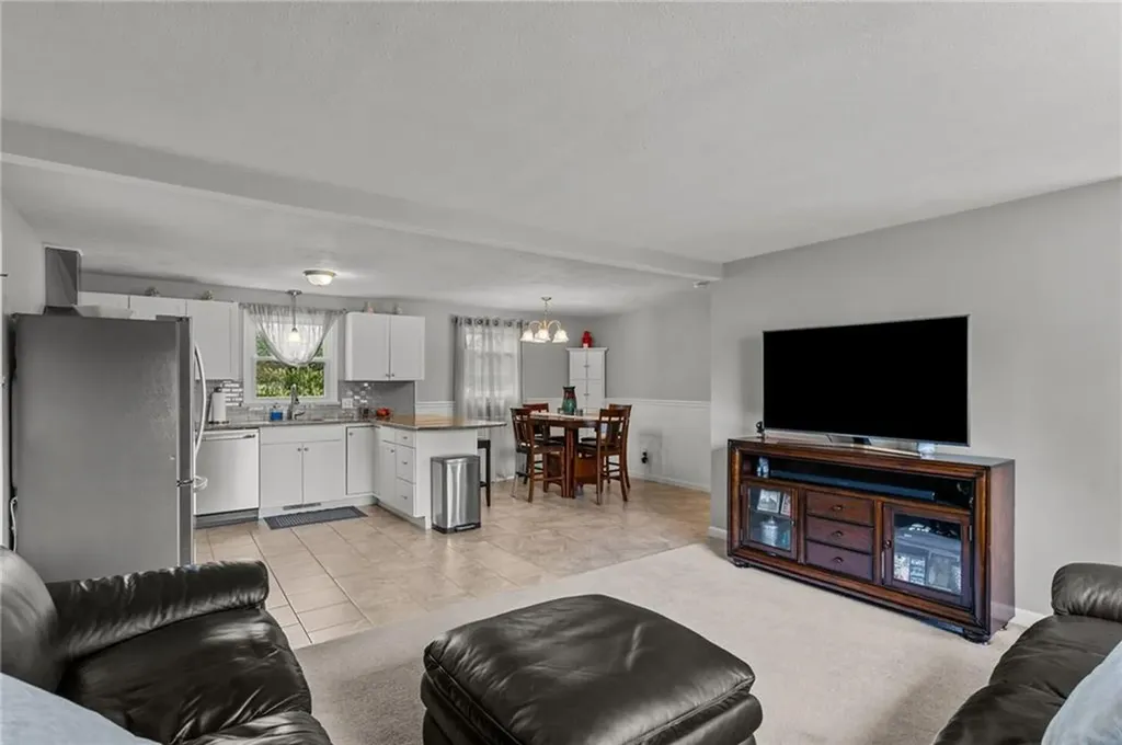 130 Pinnery Avenue Warwick RI 02886