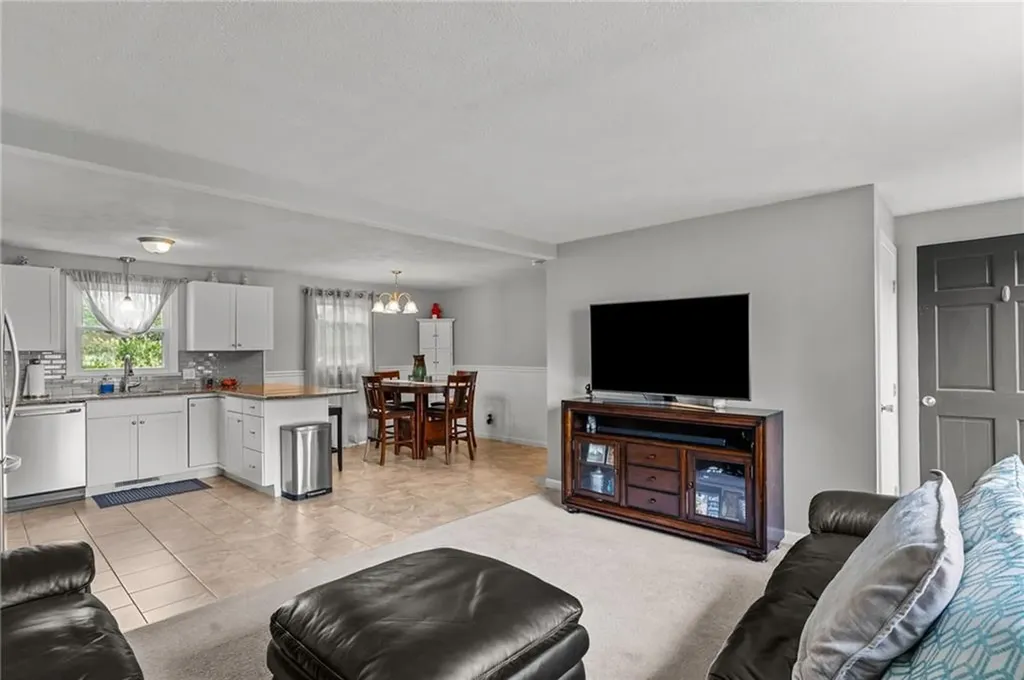 130 Pinnery Avenue Warwick RI 02886