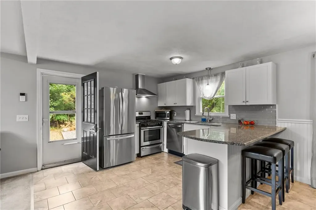 130 Pinnery Avenue Warwick RI 02886