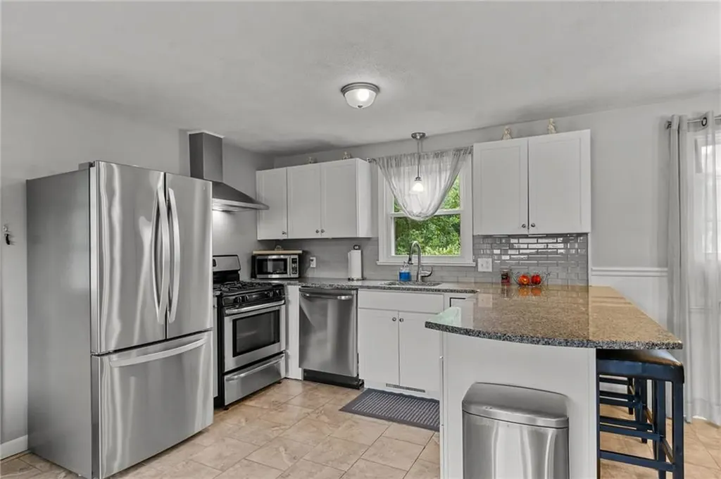 130 Pinnery Avenue Warwick RI 02886