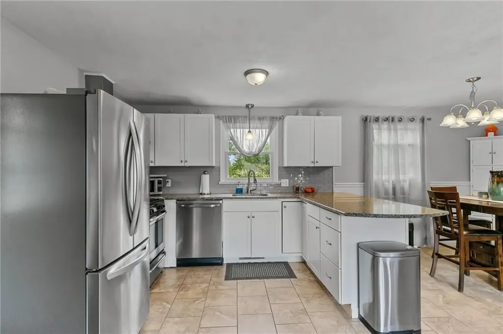 130 Pinnery Avenue Warwick RI 02886