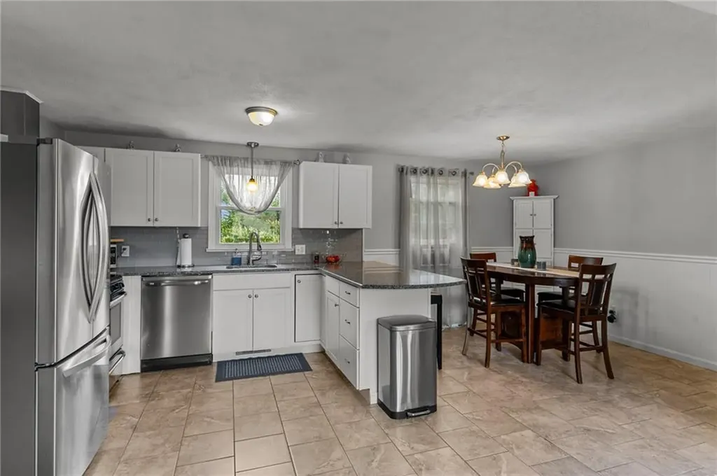 130 Pinnery Avenue Warwick RI 02886