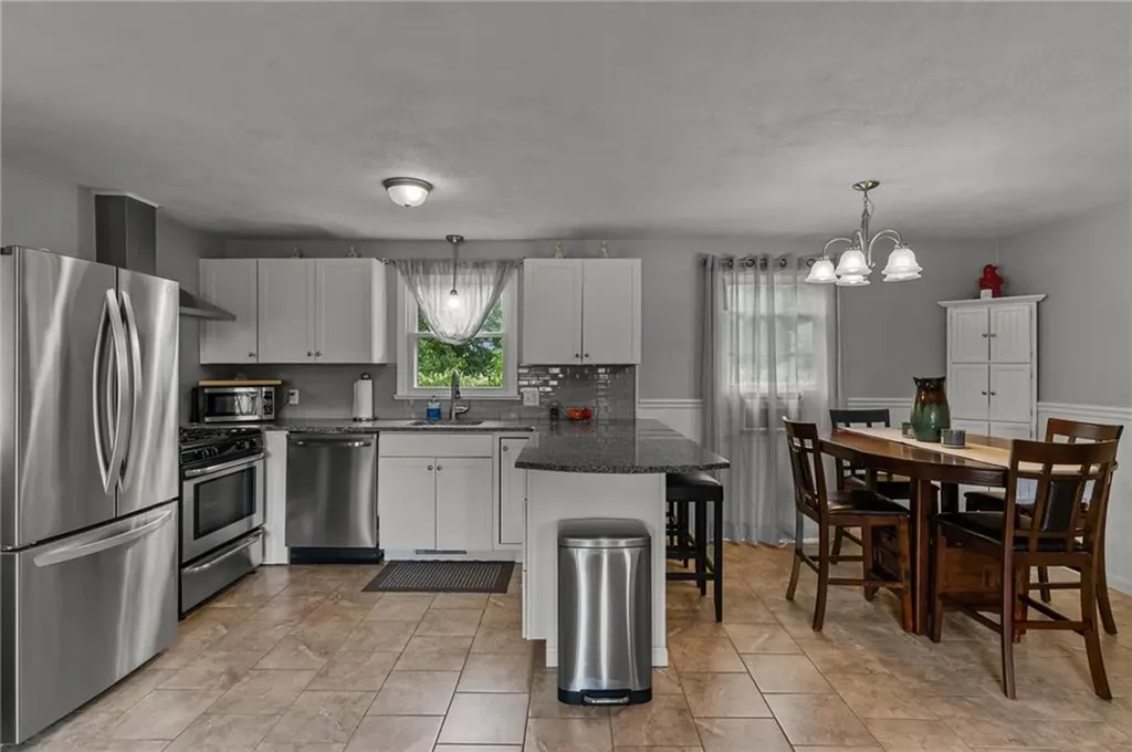 130 Pinnery Avenue Warwick RI 02886